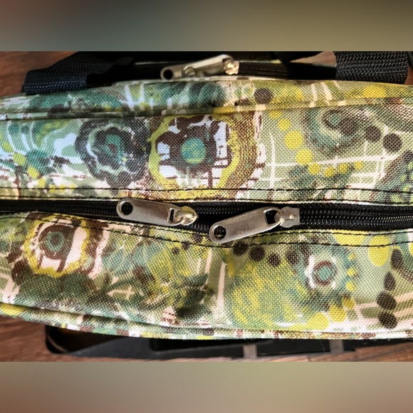 Volcano duffle, gym, overnight, or travel bag. In like new condition! Green. - Picture 11 of 16